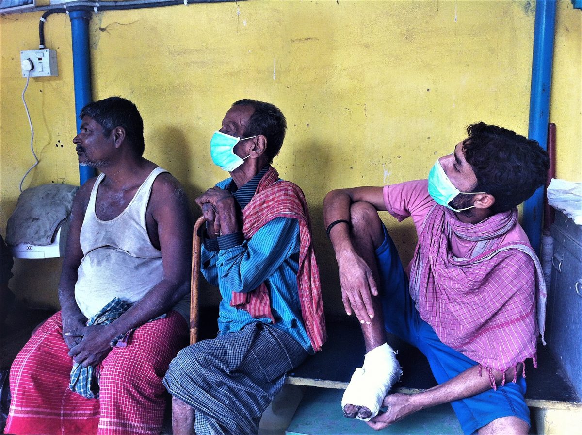 Patienten warten auf ihre Behandlung © Calcutta Rescue
