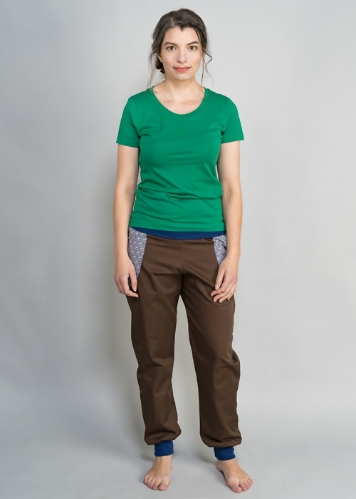 Basic T-Shirt grün und Bio Jeans von green size