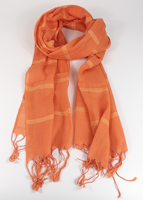 Nachhaltiger Schal in leuchtendem Orange aus fairem Handel