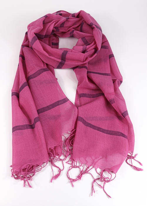 Fairtrade Schultertuch aus Baumwolle in frischem Pink